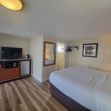Days Inn By Wyndham - Cape Cod West Yarmouth Exterior foto